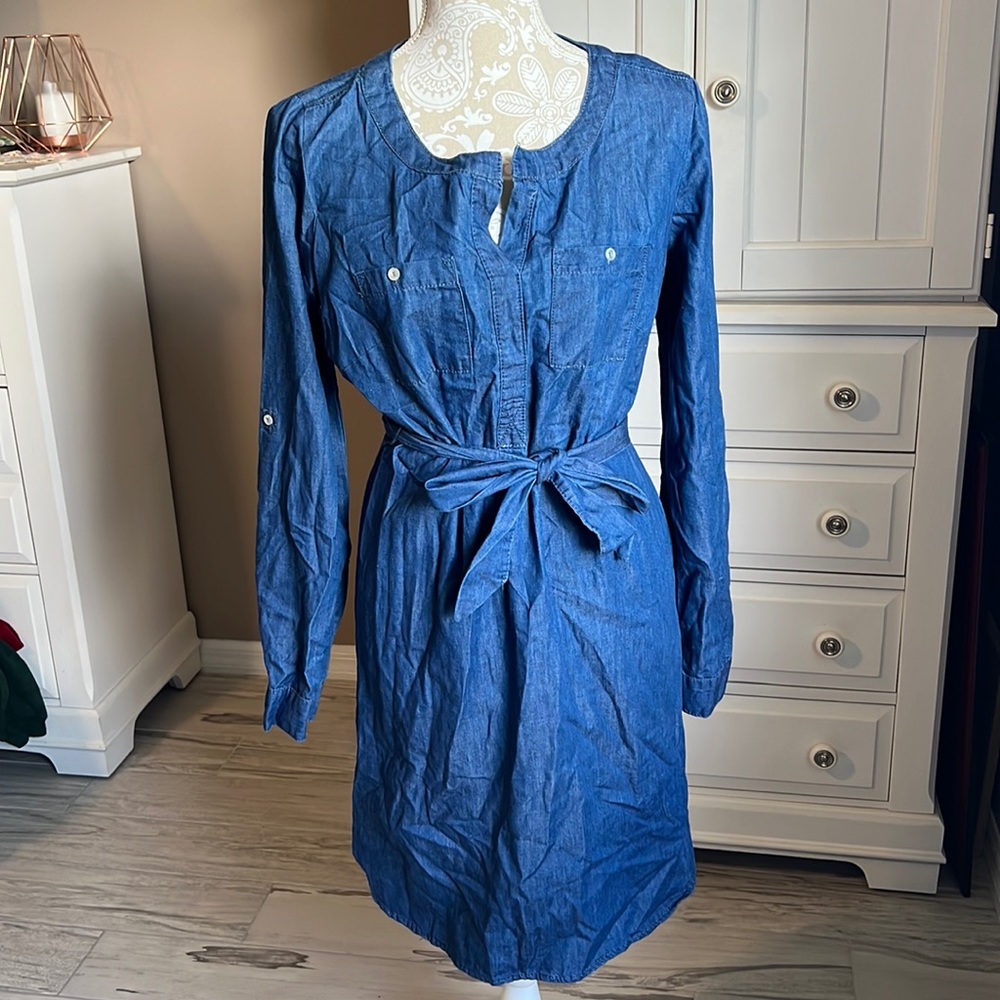 • Chambray tie waist dress, M •